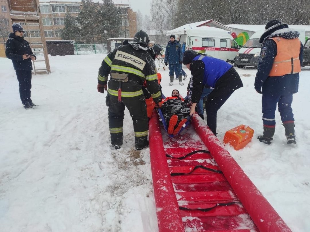 Тренировка по спасению провалившегося под лёд проведена в Талдомском городском округе