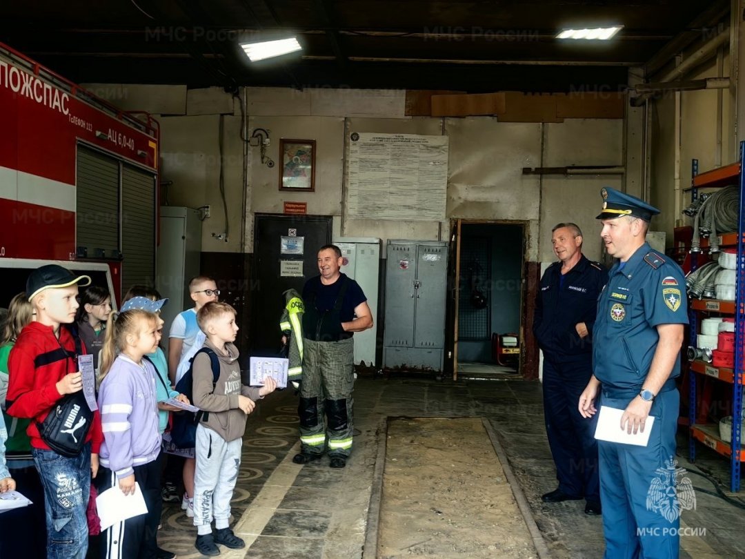 Школьники Талдома посетили пожарно-спасательную часть