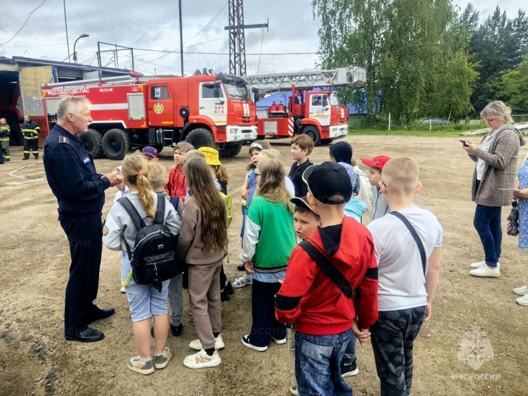 Школьники Талдома посетили пожарно-спасательную часть