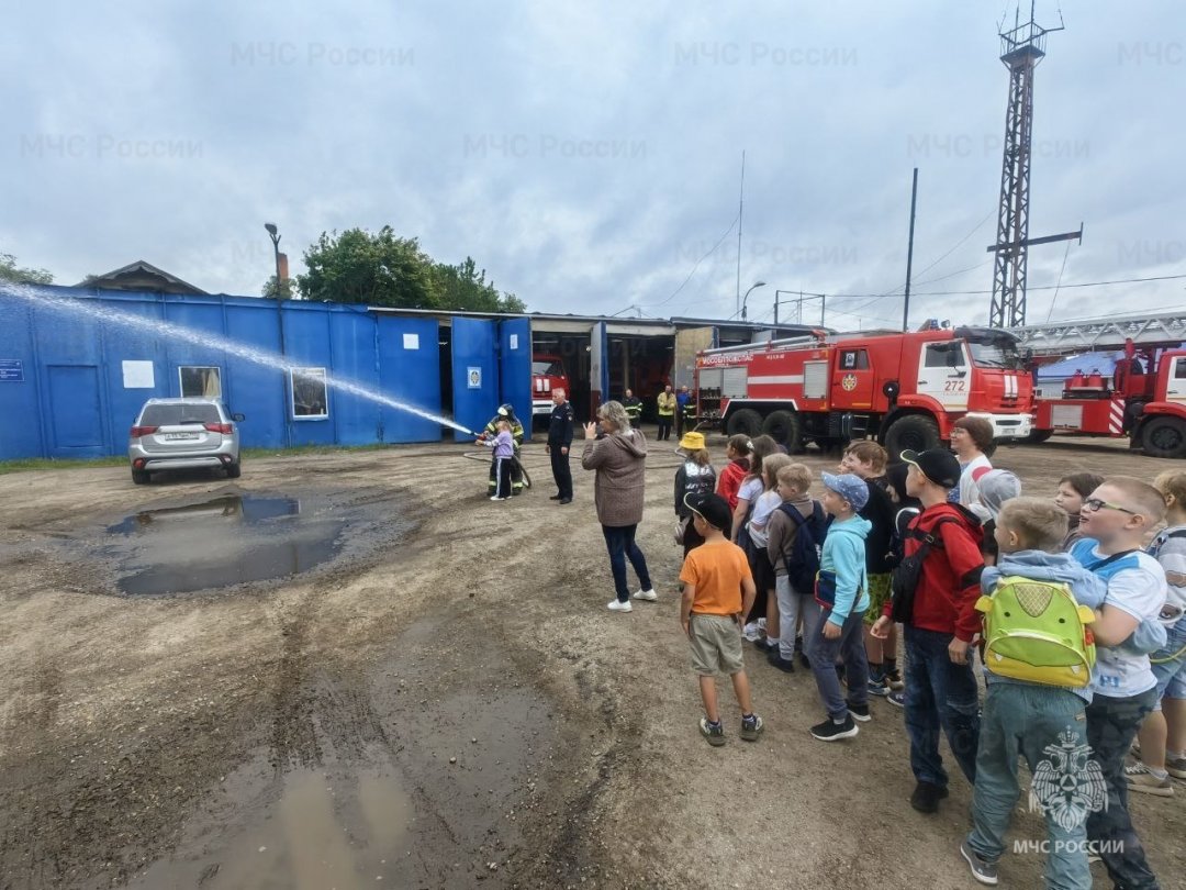 Школьники Талдома посетили пожарно-спасательную часть